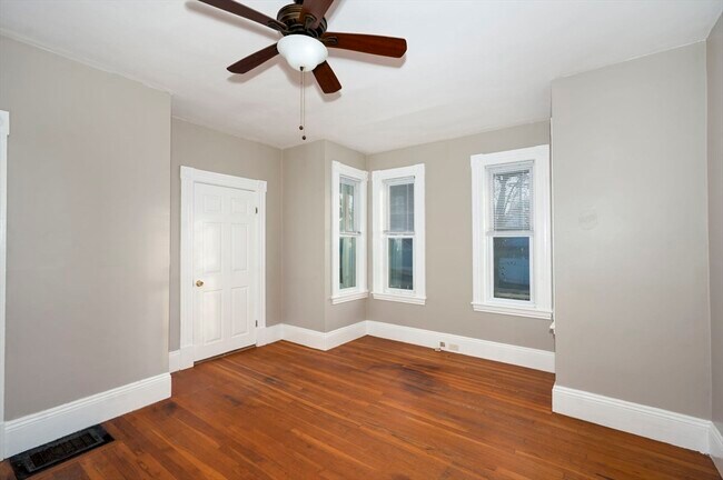 Building Photo - 117 Medford St