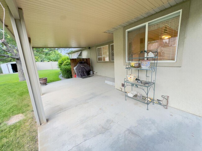 Building Photo - 207 S 50 W