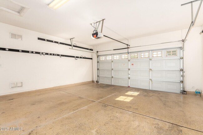 Building Photo - 2806 E Trigger Way