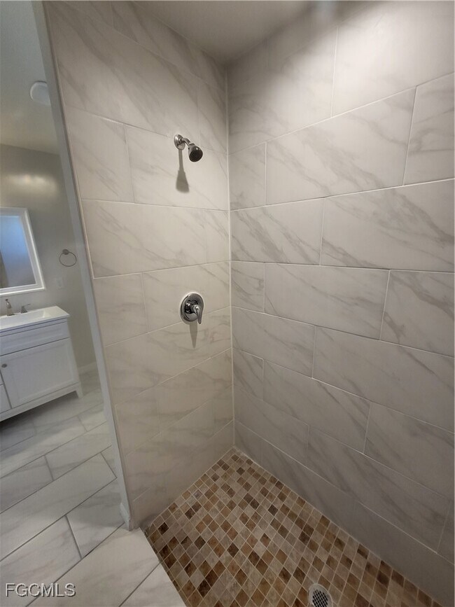 Building Photo - 1444 SE 10th Terrace