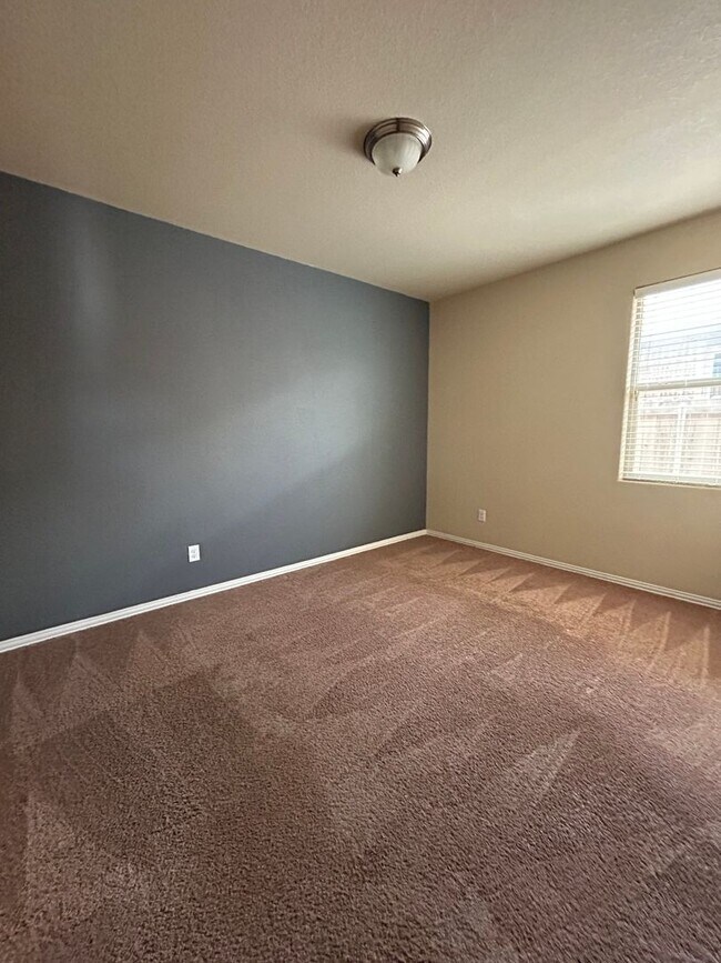 Building Photo - Charming 4-Bedroom, 2-Bath Home in Homeste...