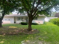 Building Photo - Charming 2-Bedroom Ranch with Spacious Liv...