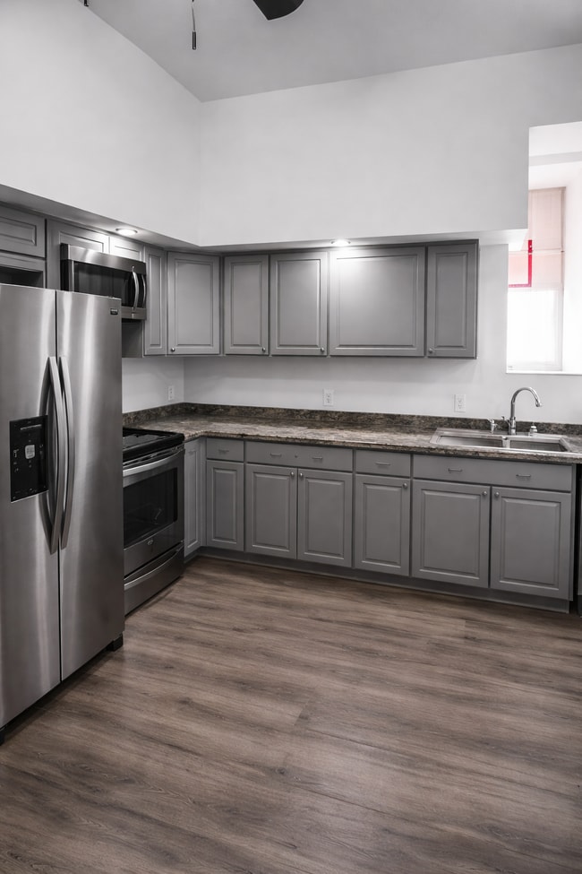 Building Photo - 500 Hill St