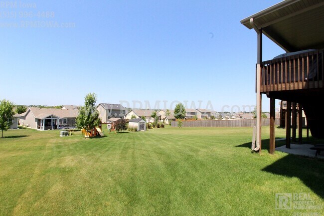 Building Photo - OVER 2000 SQ FT!!   5 Bedroom, 3.5 Bath Home in Urbandale