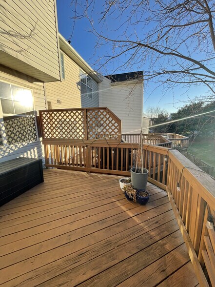 Building Photo - 5830 Shady Oak Ln
