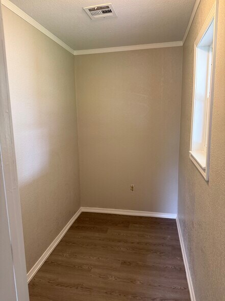 A bonus room from the front bedroom. - 1621 Chestnut St