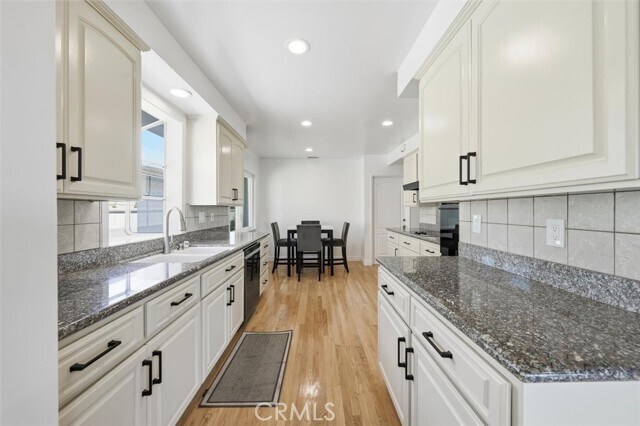 Building Photo - 5613 Pso De Pablo