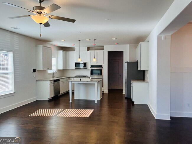 Building Photo - 371 Crestbrook Ln