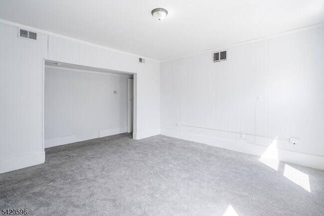 Building Photo - 904 2nd Ave