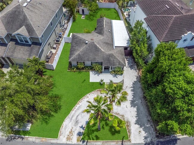 Building Photo - 3606 W Royal Palm Cir