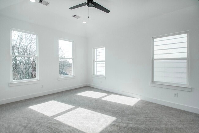 Building Photo - 2803 Anita St