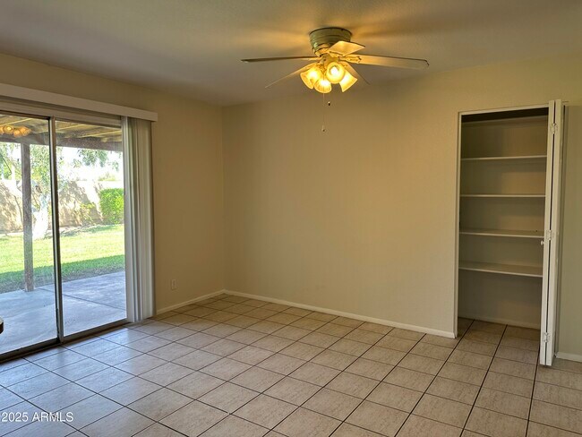 Building Photo - 2514 S Cottonwood Dr