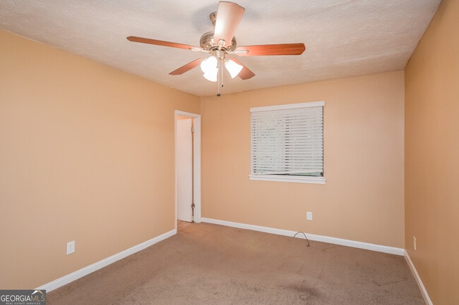 Building Photo - 1912 Singer Way