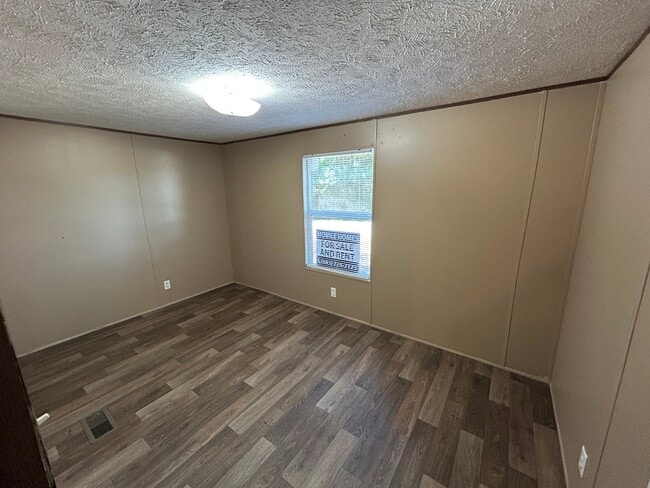 Building Photo - 1045 Teneile St