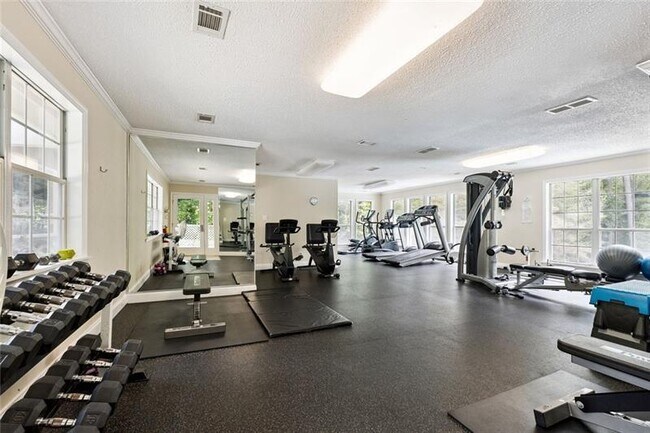 Building Photo - 6808 Glenridge Dr