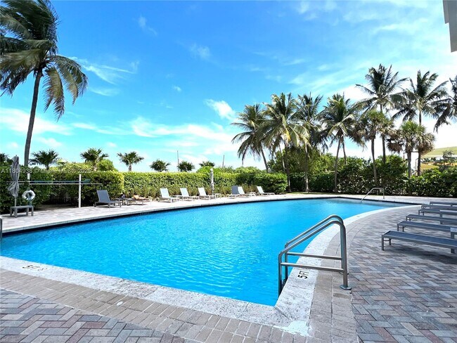 Building Photo - 6515 Collins Ave