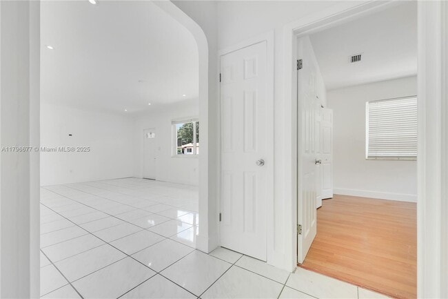 Building Photo - 6306 SW 12th St