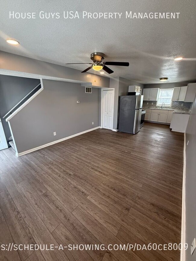 Building Photo - 3205 E 20th St