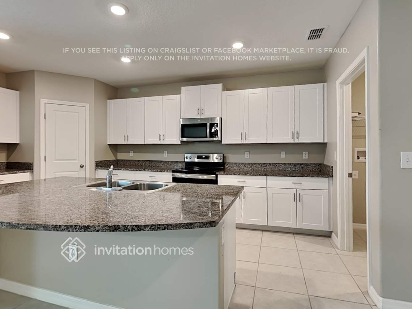 Building Photo - 2381 Jungle Dr