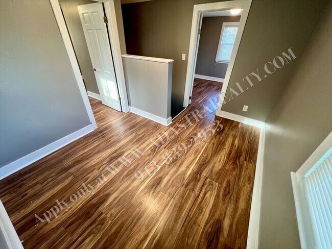 Building Photo - MOVE IN SPECIAL!! Updated 4 Bed 3 Bath Home in KCMO-Available NOW!! MOVE IN SPECIAL $200 OFF 2nd ...