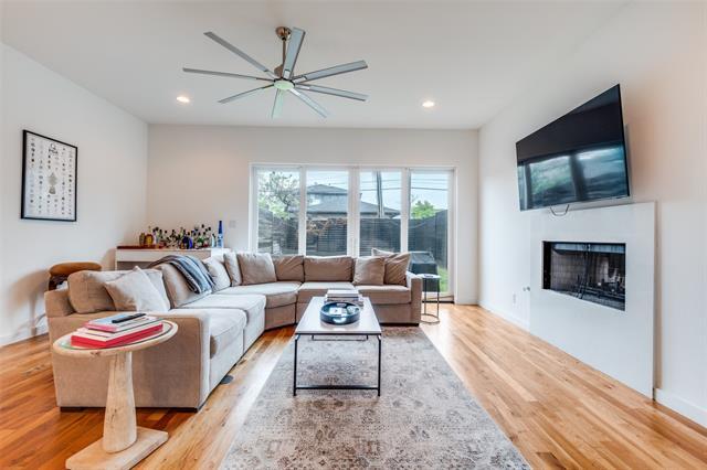 Building Photo - 5427 Melrose Ave