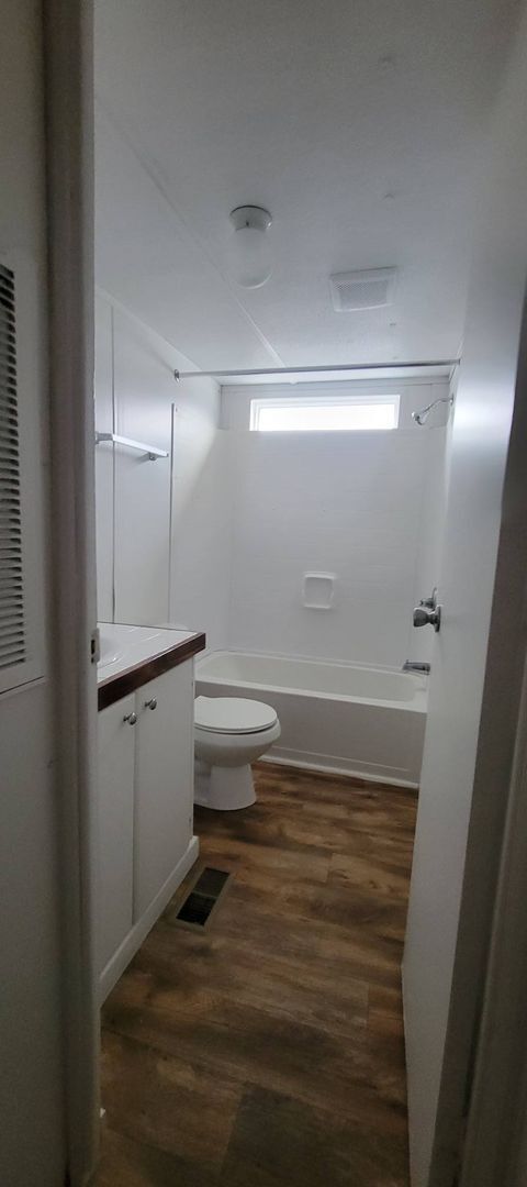 Building Photo - Ready to Move in