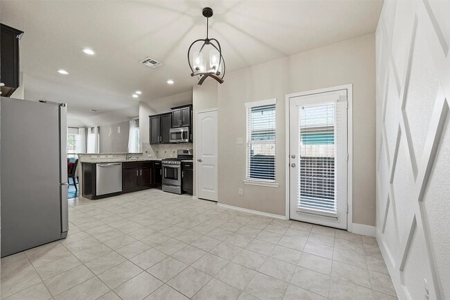 Building Photo - 9905 Cottontail Ln