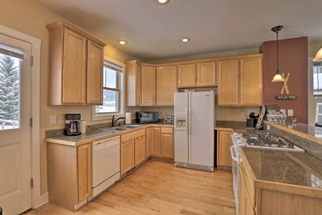 Building Photo - 231 Buckhorn Cir