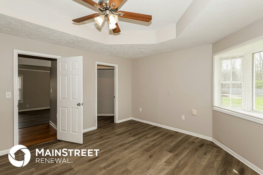 Building Photo - 4904 Paramount Dr