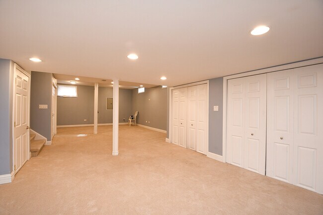 Building Photo - 13050 Meadowview Ln