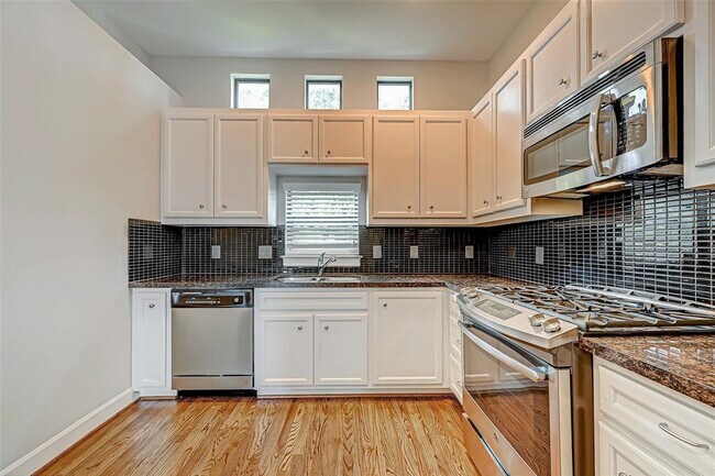 Building Photo - 2710 Hullsmith Dr