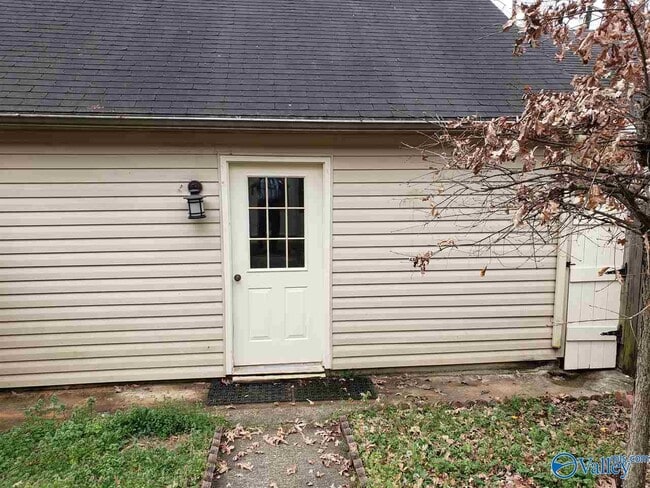 Building Photo - 1552 Four Mile Post Rd SE