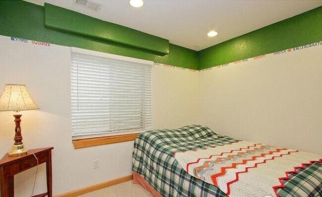 Building Photo - 13618 Parkview Pl