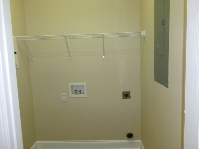 Building Photo - 110 Fountain Pointe Ln
