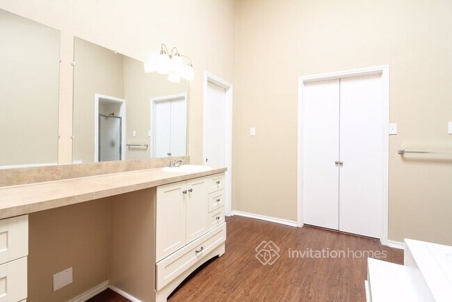 Building Photo - 5345 Heather Glen Dr