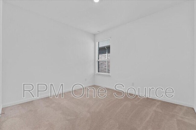 Building Photo - 812 Morwenna Rd