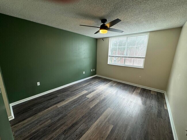 Building Photo - 7896 Sonoma Springs Cir