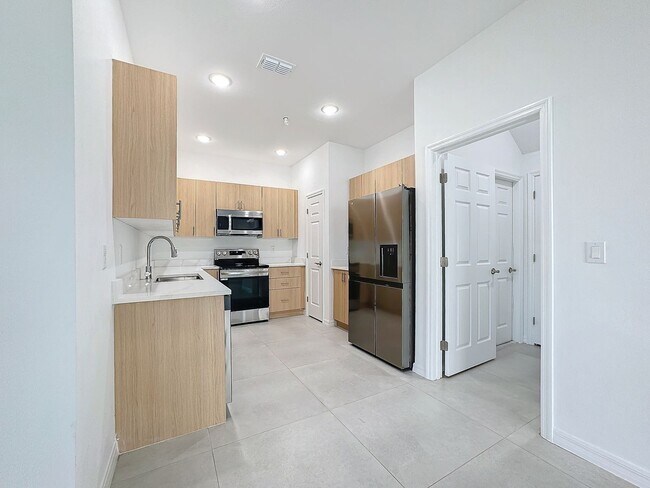 Building Photo - Townhouse For Lease in Saint Cloud