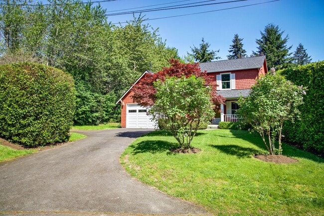 Building Photo - Beautiful Downtown Home