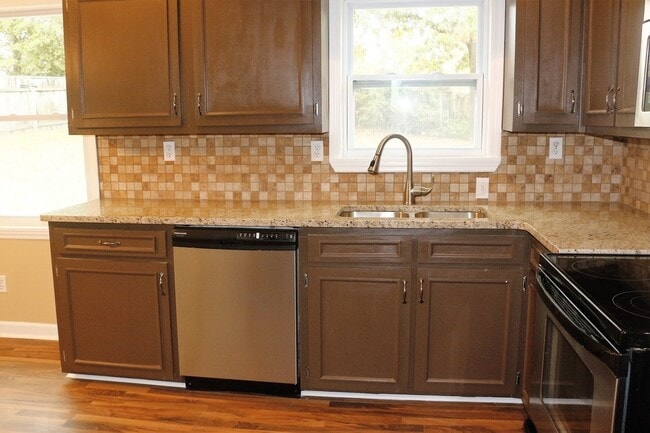 Building Photo - 1600 Mazor Dr