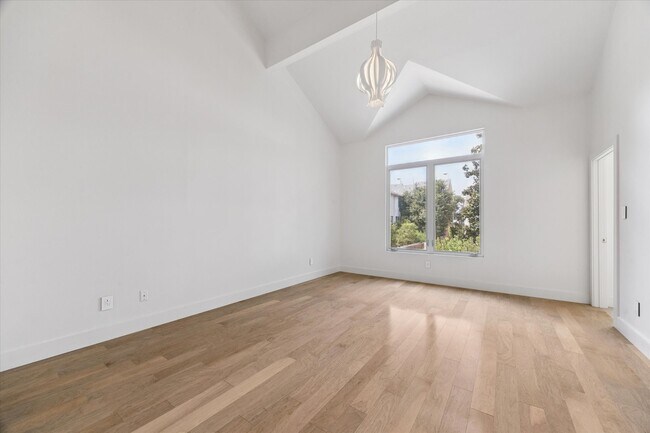 Building Photo - 1222 Marconi St