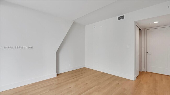 Building Photo - 555 NE 34th St