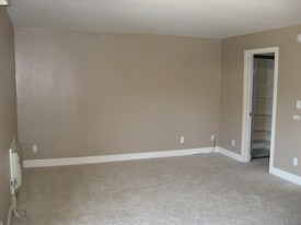 Building Photo - 10982 Roebling Ave