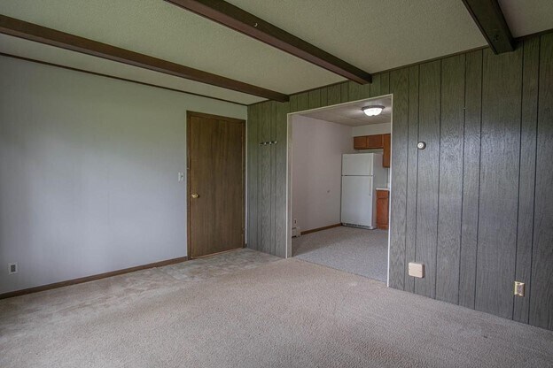 Building Photo - 315 E Oak St