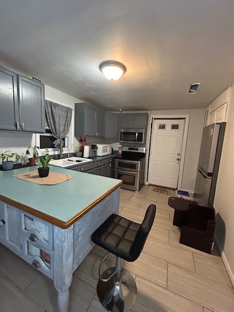 Building Photo - 329 Plainfield St