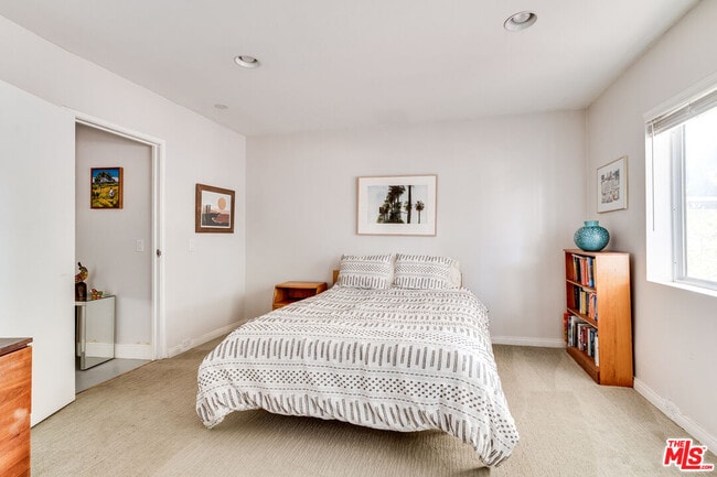 Building Photo - 467 Canyon Vista Dr