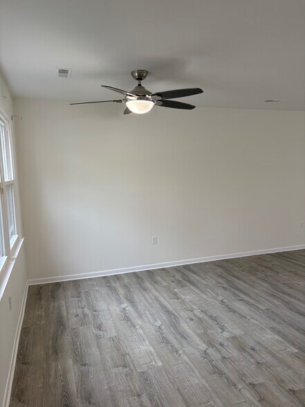 Building Photo - 60 Tavistock Dr