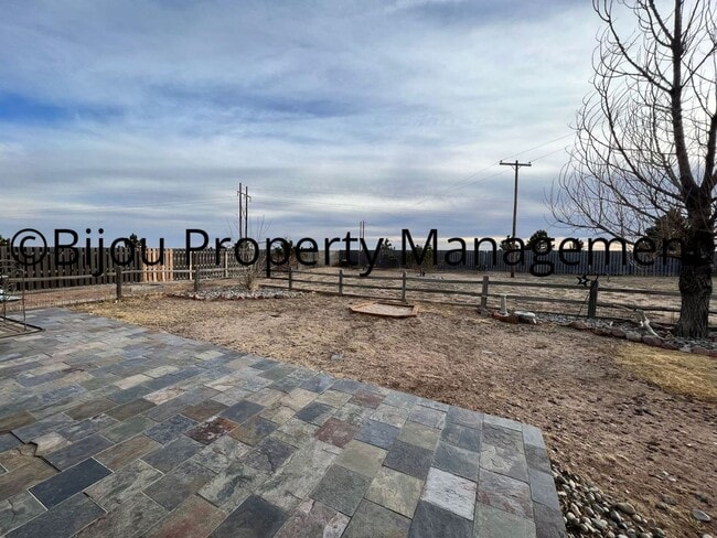 Building Photo - Spacious Country Living!