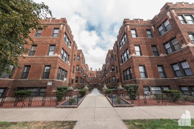Building Photo - 4419 N Wolcott Ave