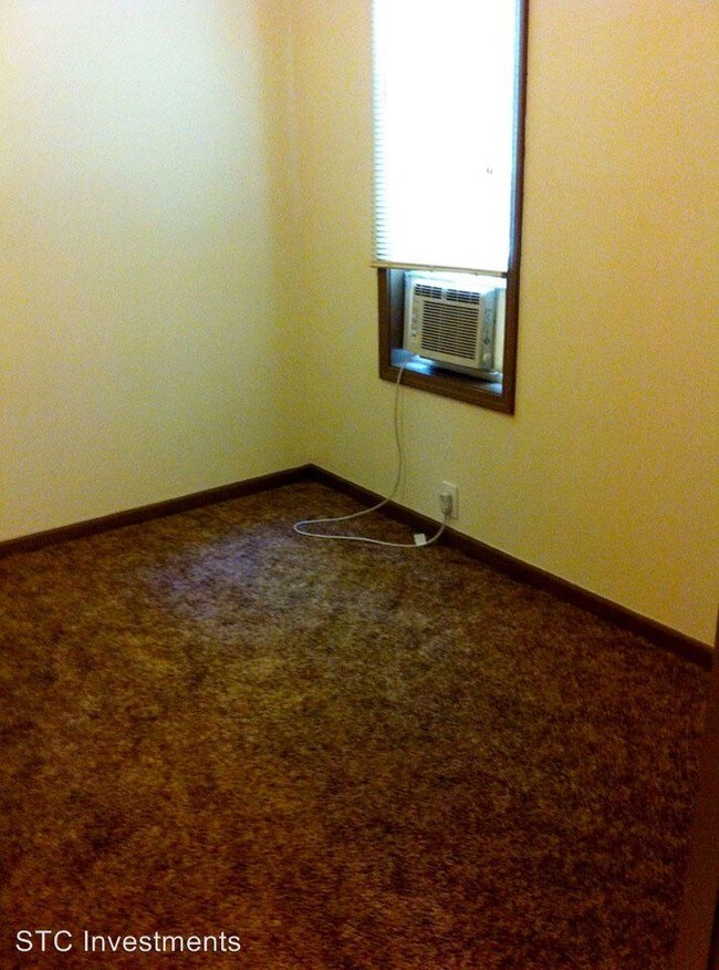 Building Photo - 2 br, 1 bath House - 402 W. McDonough